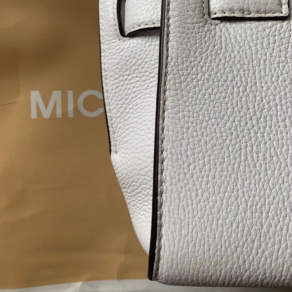 MK Hamilton Traveler in White Pebbled Leather - Picture 10 of 11